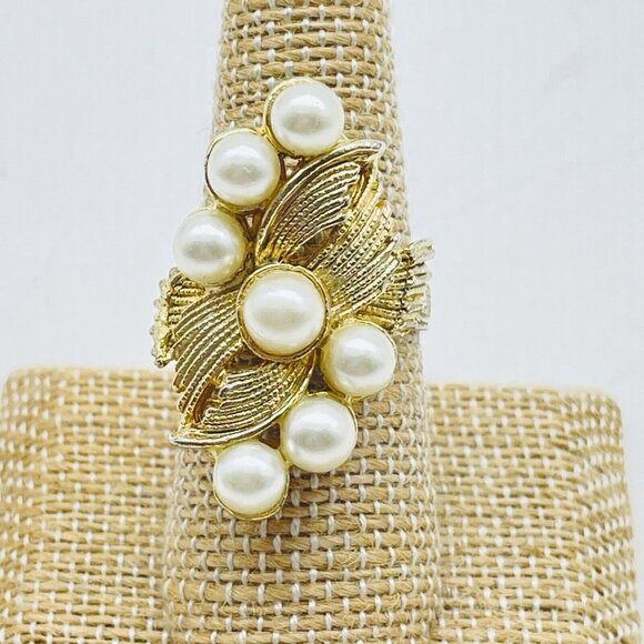 Simulated Pearl Cascade Dinner Ring Gold Tone S Curve Ribbon Etching Classic - Picture 4 of 6